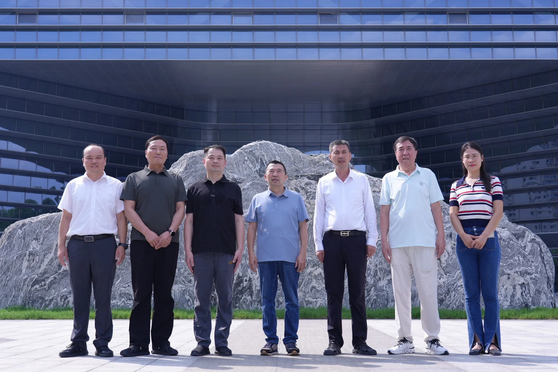 西安市榆林商会莅临浙商银行西咸新区大楼考察调研